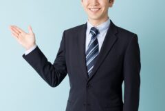 スーツの男性